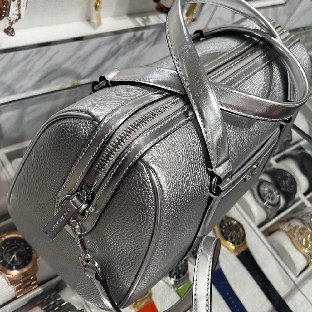 MICHAEL KORS JST TRAVEL MEDIUM DUFFLE TOP ZIP SATCHEL SHOULDER CROSSBODY NWT - Picture 6 of 16